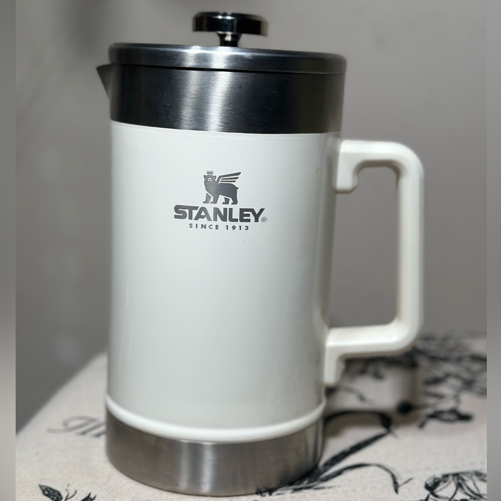 Stanley 48 oz stay hot French press in cream gloss